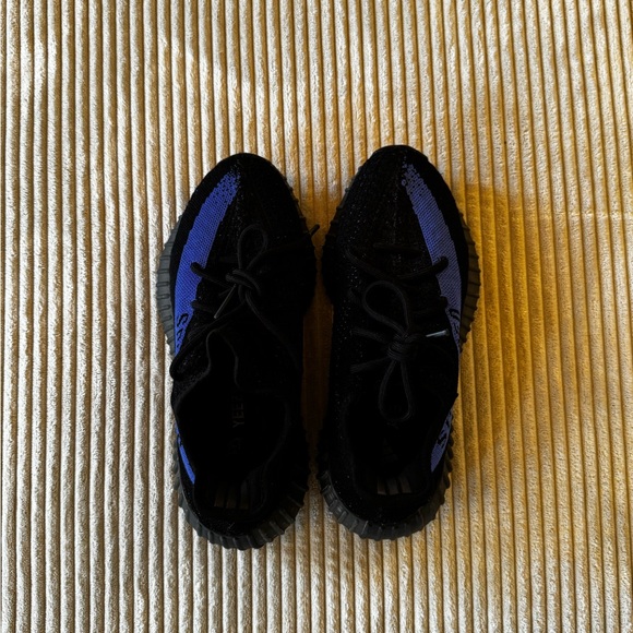 Adidas Yeezy 350 V2 Dazzling Blue - size 6.5 - Picture 5 of 6